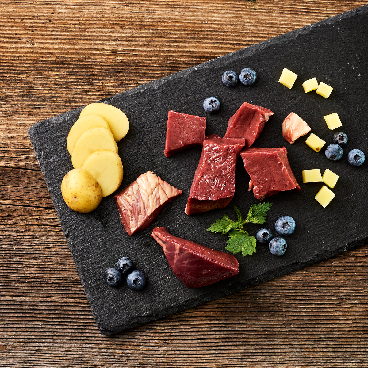 Wild mit Rind mit Kartoffel & Heidelbeere