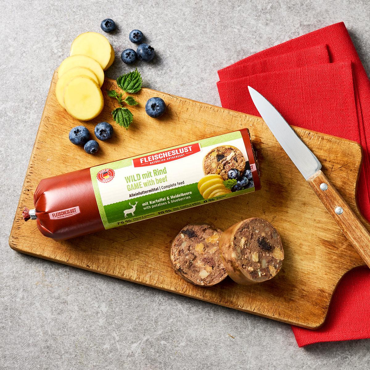 Wild mit Rind mit Kartoffel & Heidelbeere