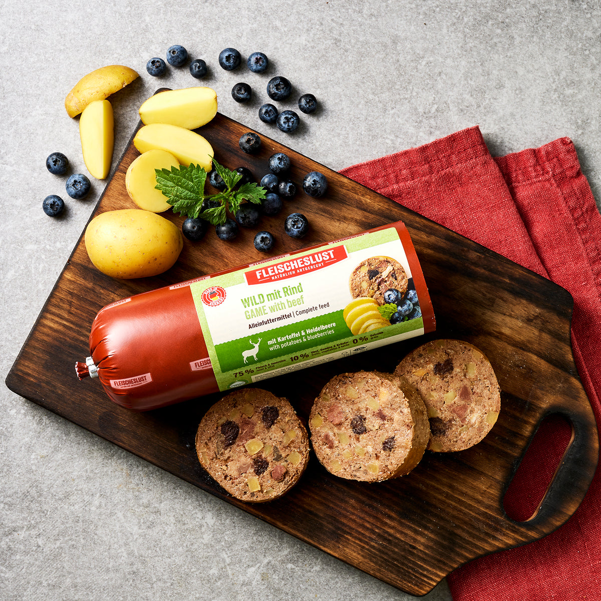 Wild mit Rind mit Kartoffel & Heidelbeere